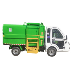 Trash compactor truck
